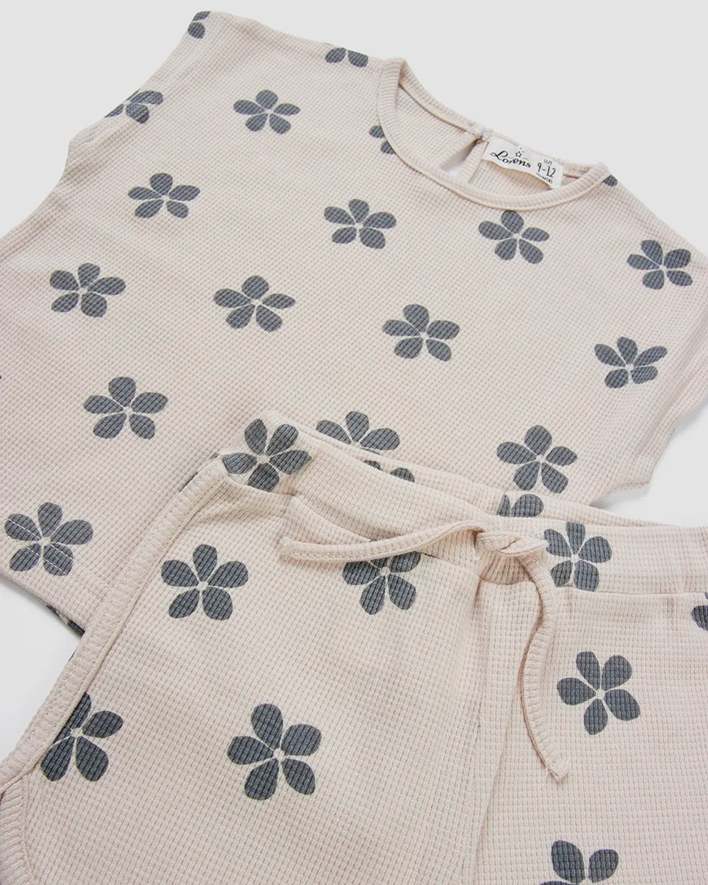 סט חולצה ומכנס קצר פיקה Black Flower | אבן חם