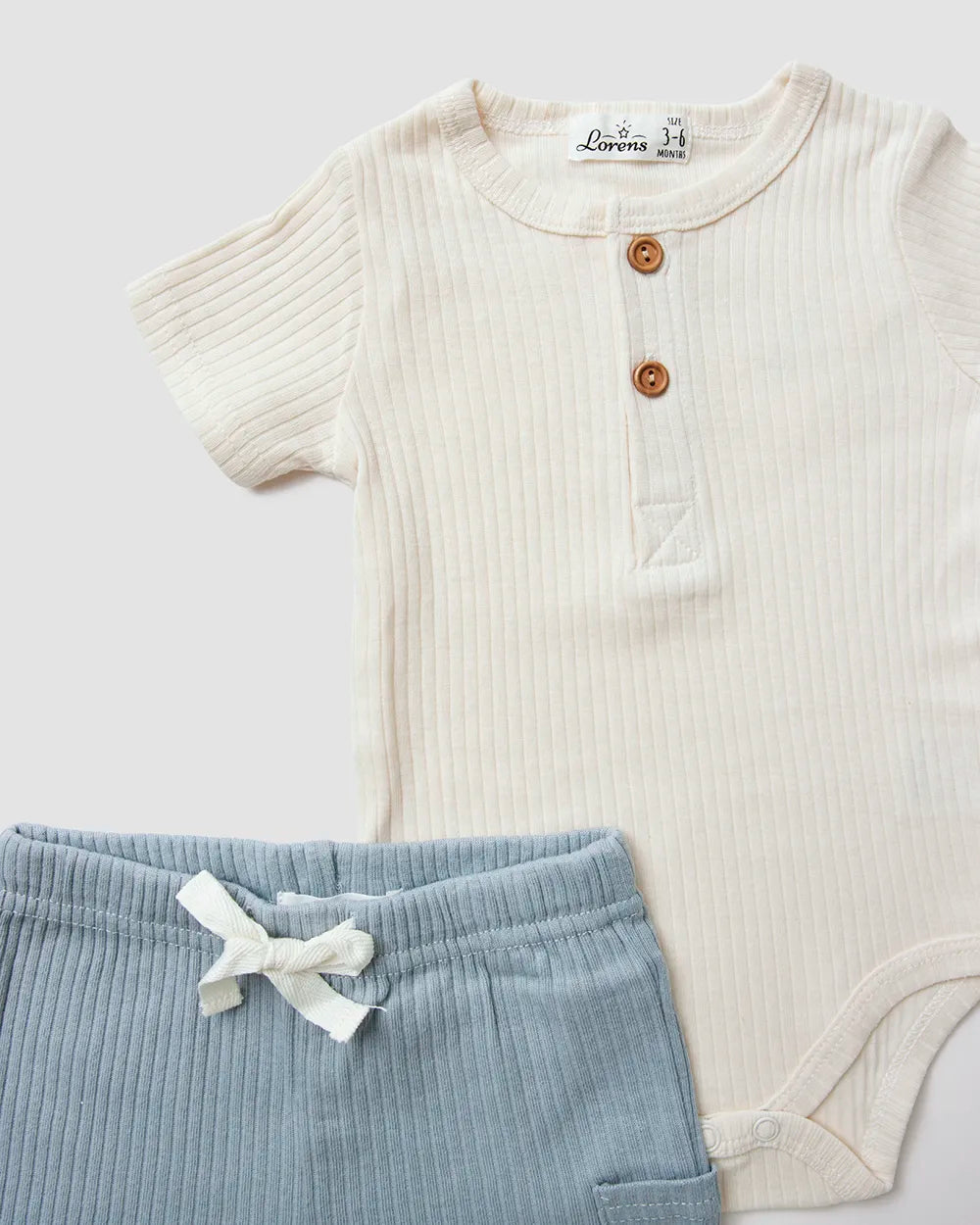 סט בגד גוף קצר + מכנסיים קצרים ריב | אופוויט וג׳ינס